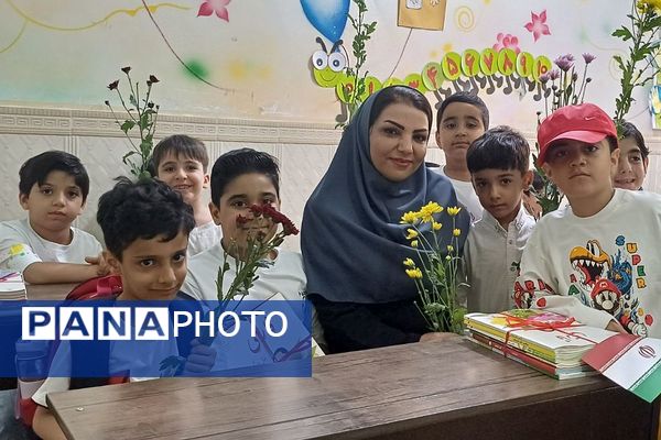 گام نهادن دانش‌آموزان کودکستانی شهرستان ورامین در مسیر تعلیم و تربیت