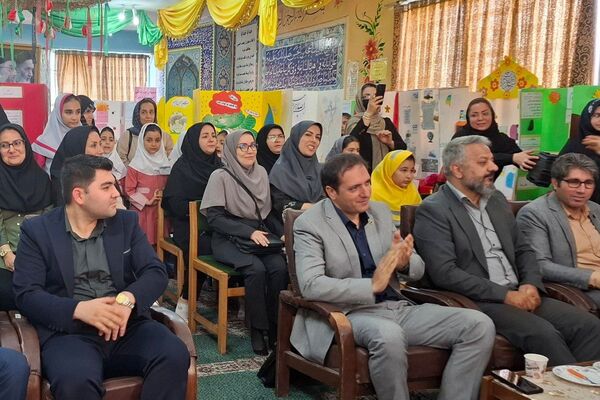 نمایشگاه طرح جابربن‌حیان در دبستان حضرت معصومه (س) بهارستان‌۲