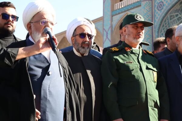 تشییع ۵ شهید گمنام در سالروز شهادت حضرت فاطمه(س) در یزد