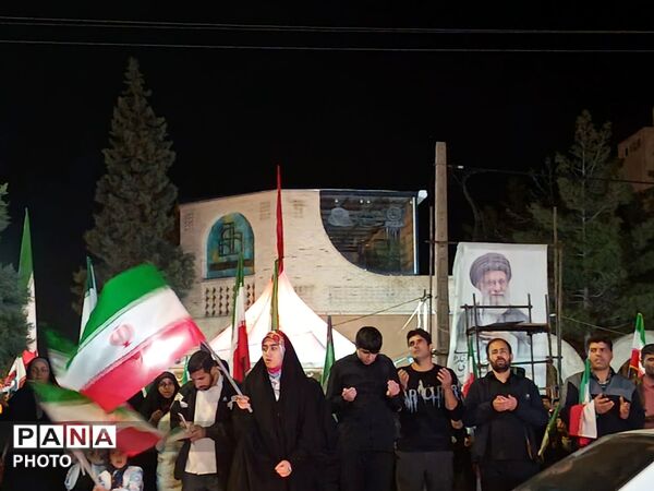 پنجاه وچهار شب در میدان پای کار ایران