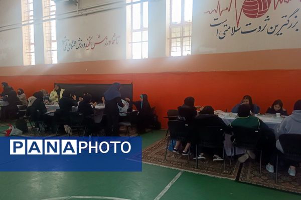 حضور دانش آموزان مدرسه ایثار در اردو توانمند سازی "برپا" در اردوگاه امام خمینی (ره)