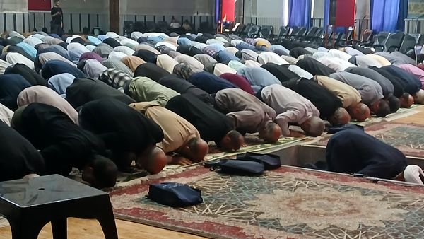 اقامه نماز جمعه همزمان با روز خبرنگار