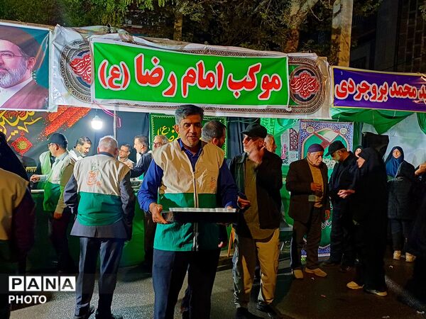 آیین معنوی و کودکانه در موکب نورانی امام رضا (ع) با نوای سوره‌های آسمانی