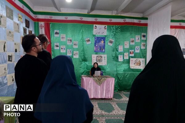 نمایشگاه مدرسه انقلاب در دبیرستان جوادالائمه بهارستان‌دو