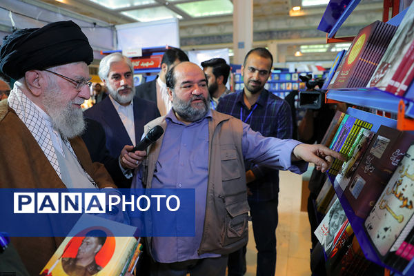 بازدید رهبر معظم انقلاب اسلامی از سی‌وپنجمین نمایشگاه کتاب تهران