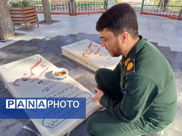 اقامه نماز با شکوه عید فطر به امامت امام جمعه حبیب آباد