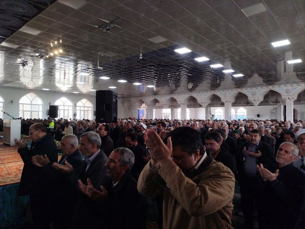 نماز جمعه شهرستان کاشمر با حضور پر رنگ مردم ترشیز کهن برگزار شد 