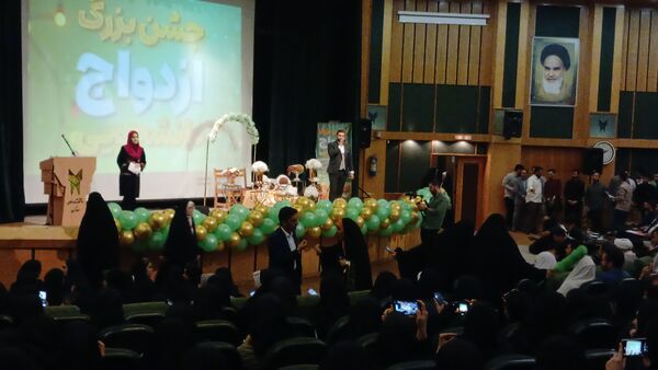 جشن بزرگ ازدواج دانشجویی در دانشگاه آزاد اسلامی واحد کرج