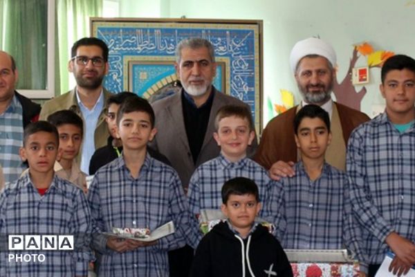 تجلیل از دانش‌آموزان برتر علمی و ورزشی مدرسه ولایت به مناسبت هفته امور‌تربیتی