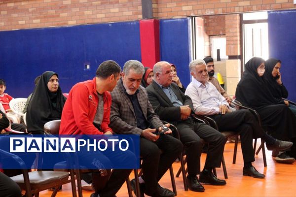 برگزاری میدان پویا در سالن ورزشی اموزشگاه امام رضا شهرستان فیروزکوه