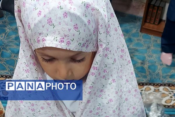 اقامه نماز جماعت در دبستان دخترانه حکمت شهرری