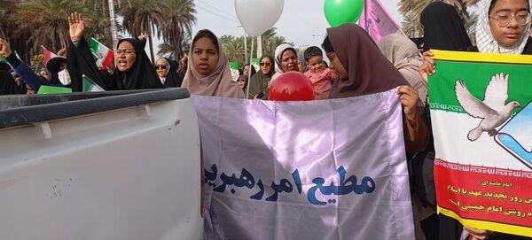 راهپیمایی باشکوه ۲۲ بهمن در فین؛ جلوه‌ای از حضور پرشور مردم