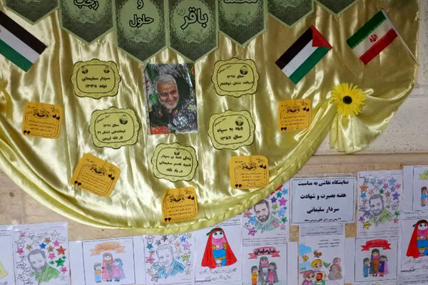 یادواره شهید حاج قاسم سلیمانی در مدرسه ۲۲بهمن دوره اول شهرستان آباده