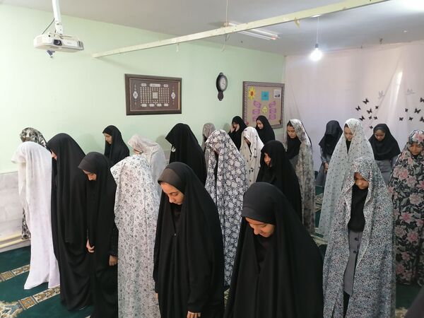 نمازجماعت دردبیرستان حاج مهدی روحانی ارغا