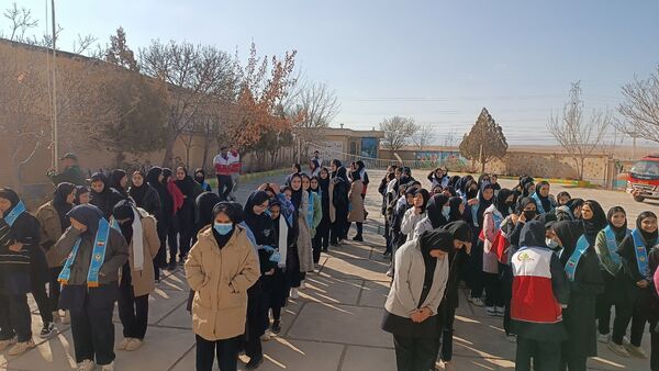 نواختن زنگ زلزله در دبیرستان کوشش شهرستان فاروج 