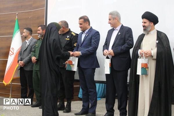 مراسم بزرگداشت مقام معلم در پردیس
