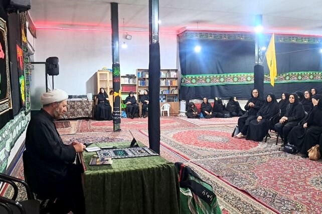 مراسم روضه‌خوانی در مسجد صاحب‌الزمان(عج) عرب آباد چهارباغ