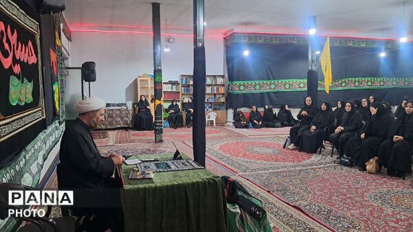 مراسم روضه‌خوانی در مسجد صاحب‌الزمان(عج) عرب آباد چهارباغ