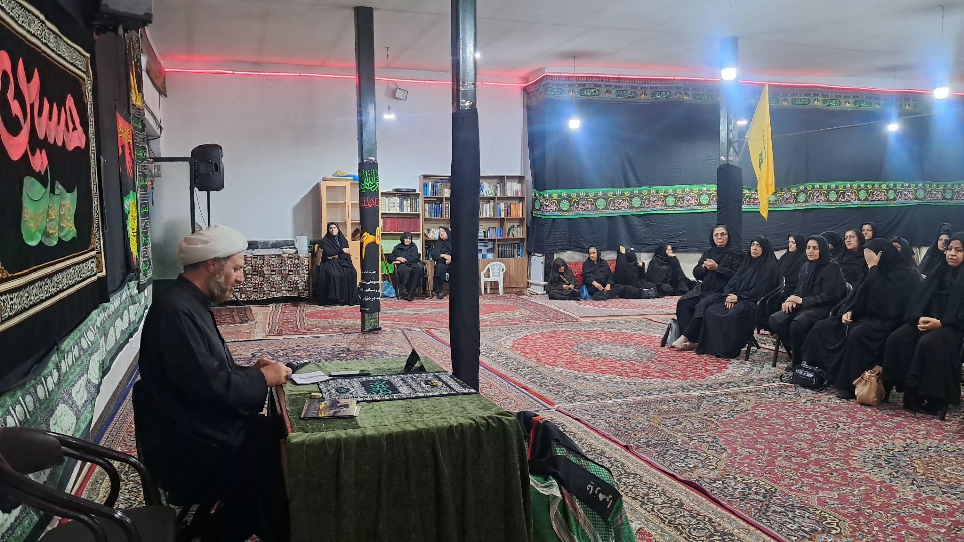 مراسم روضه‌خوانی در مسجد صاحب‌الزمان(عج) عرب آباد چهارباغ