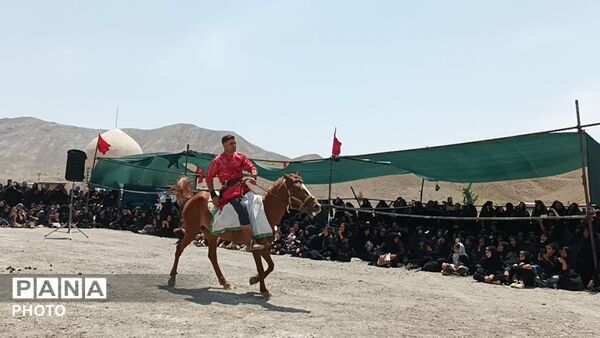 مراسم نمادین تعزیه خوانی در روز عاشورای حسینی در شهر بار نیشابور