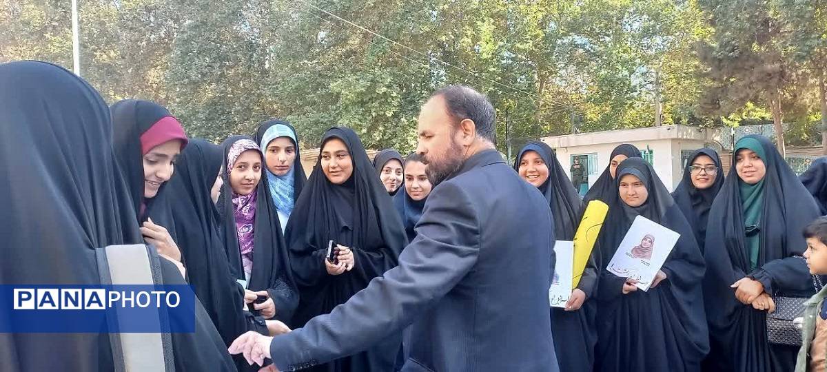 تجمع دانش‌آموزان البرزی در راستای پویش «اسرائیل او را کشت» در مصلی کرج 