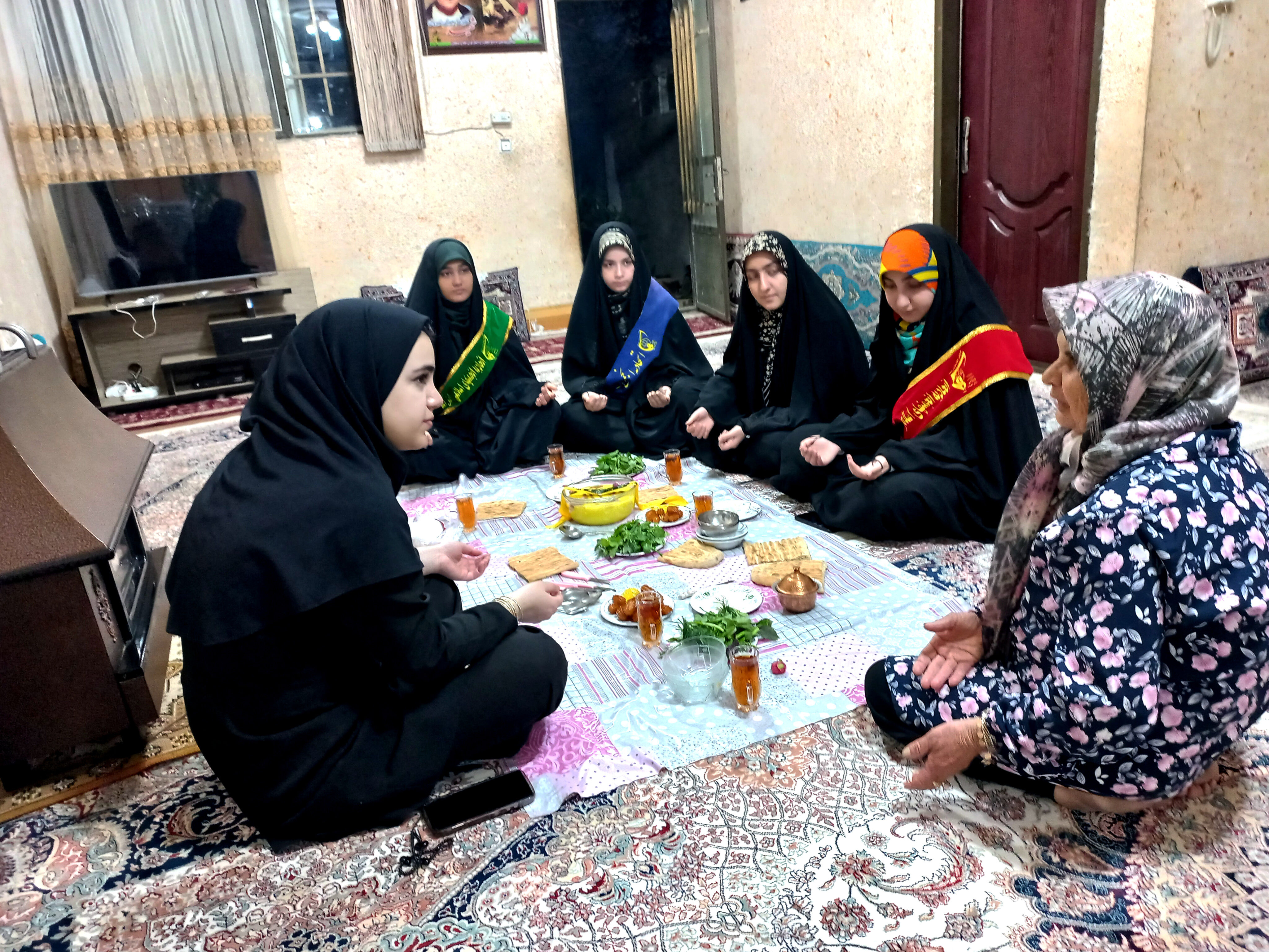 دیدار دانش‌آموزان انجمن اسلامی دبیرستان فاطمه الزهرا با همسر شهید علیرضا جمیلی شیروان