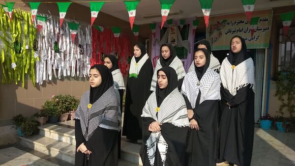 طنین زنگ انقلاب در مدارس گلوگاه