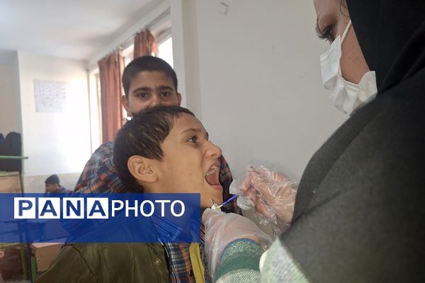 اجرای طرح وارنیش فلوراید در آموزشگاه معارف ۶ شیراز