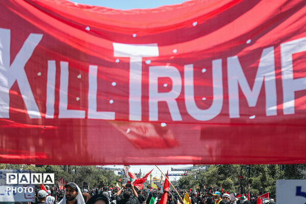 تشییع پیکر رهبر شهید انقلاب در مشهد مقدس-۳
