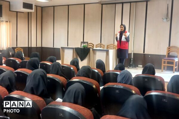 دوره آموزش و مهارت افزایی امداد و کمک های اولیه ویژه مربیان کودکستان در ناحیه دو شهرری
