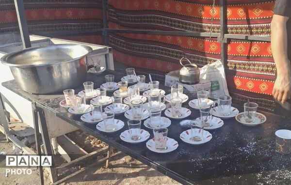 سنگ تمام مواکب عراقی در پذیرایی از  زوار پیاده اربعین حسینی
