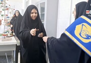 نمایشگاه دستاوردهای انقلاب در دبیرستان حضرت فاطمه زهرا(س) شهر کهک