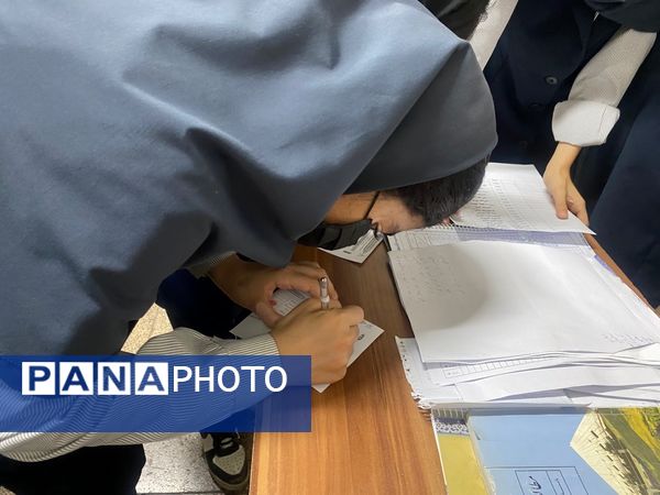 برگزاری انتخابات شورای دانش آموزی در دبیرستان مطهره ناحیه ۶