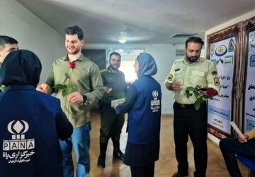  تجلیل دانش‌آموزان دبستان هدی۱ و خبرنگاران پانا از نیروهای انتظامی شهرستان قدس در هفته نیروی انتظامی 