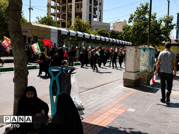 مشهد میزبان آیین باشکوه تشییع شهید آیت الله العظمی سید علی خامنه ای و خانواده 
