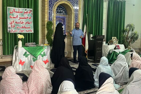 برگزاری مراسم یادواره شهدا در آموزشگاه شاهد 16