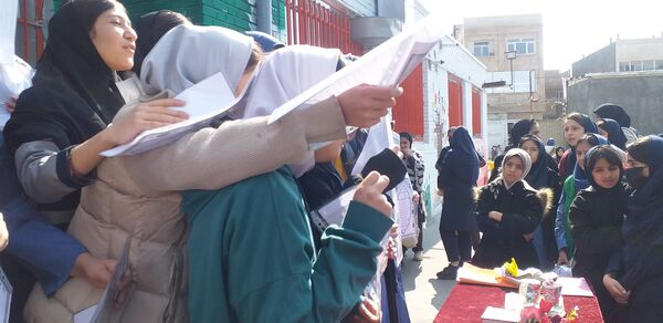 تقدیر از دانش آموزان برتر علمی، پرورشی، آموزشی و ورزشی در دبیرستان میثاق م