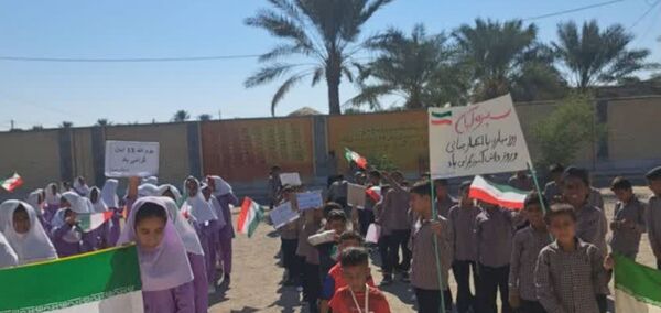 اجتماع دانش‌آموزان به‌مناسبت روز ۱۳ آبان در مدارس شهرستان قلعه گنج 