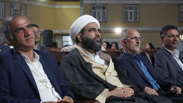پاسداشت فرهنگیان و تقدیر از برترین‌های رودانی
