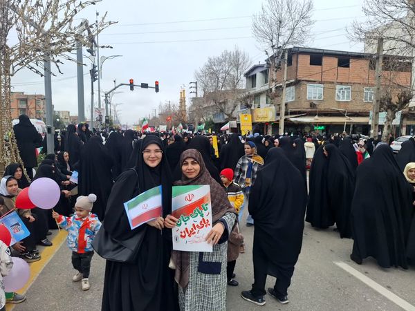 نبض انقلاب در خیابان‌ها تپید