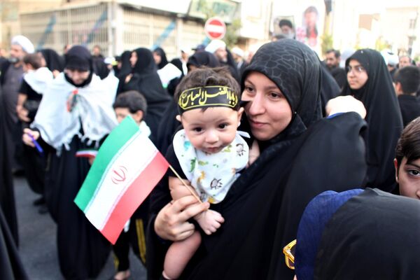 حماسه حضور نوجوانان کفن‌پوش قمی در راهپیمایی «عهد خون»