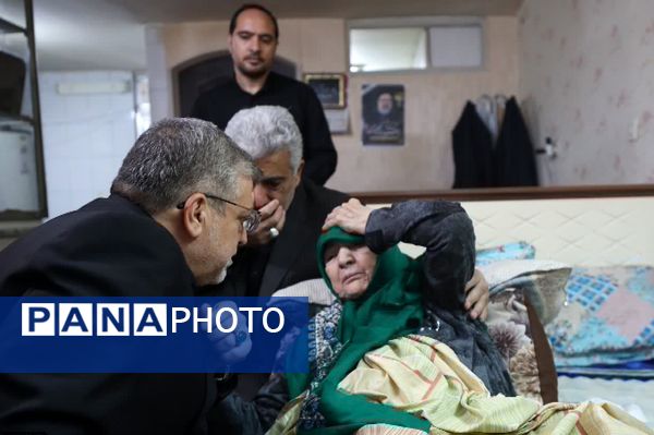 دیدار شهردار مشهد با مادر شهید ابراهیم رئیسی