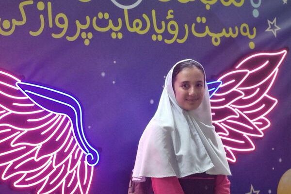 بازید دانش‌آموزان دبستان سعادت از نمایشگاه کتاب