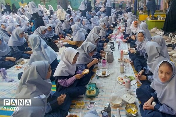 استقبال دانش آموزان دبستان شهید مجید مجیدی از طرح «صبحانه سلامت»
