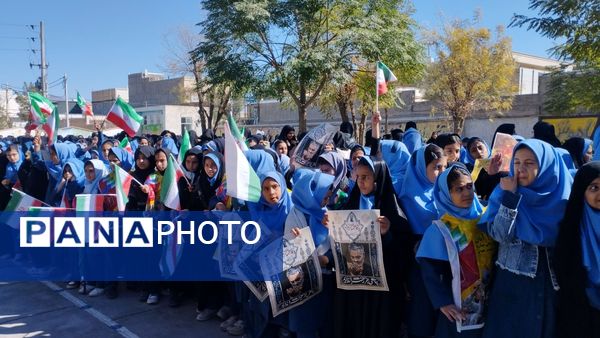 حضور پرشور دانش آموزان در راهپیمایی ۱۳ آبان ماه 