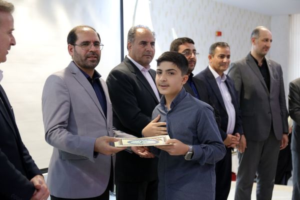 آیین تجلیل از برگزیدگان جشنواره قرآن عترت و نماز آذربایجان شرقی