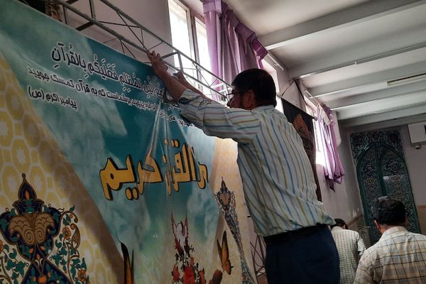 نمایشگاه هفته دفاع مقدس در دبیرستان ملاصدرا ناحیه دو شهرری 