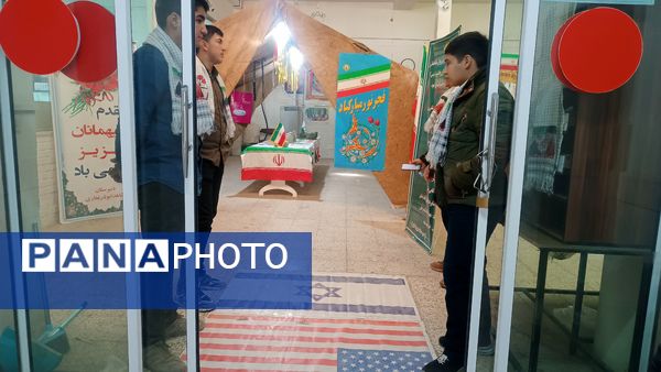 گذری بر روز اول و روز دوم نمایشگاه دهه فجر دبیرستان شاهد ابوذر غفاری