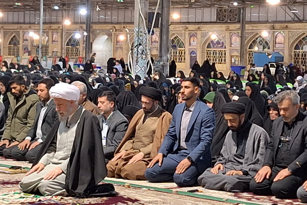 «ضیافت نور» دیدار رمضانی جمعی از بانوان شیراز ، با نماینده ولی فقیه در فارس
