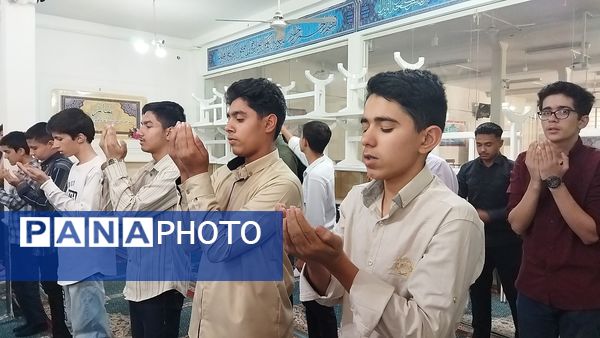 اولین نماز جماعت دبیرستان شاهد ابوذر غفاری در سال تحصیلی جدید 